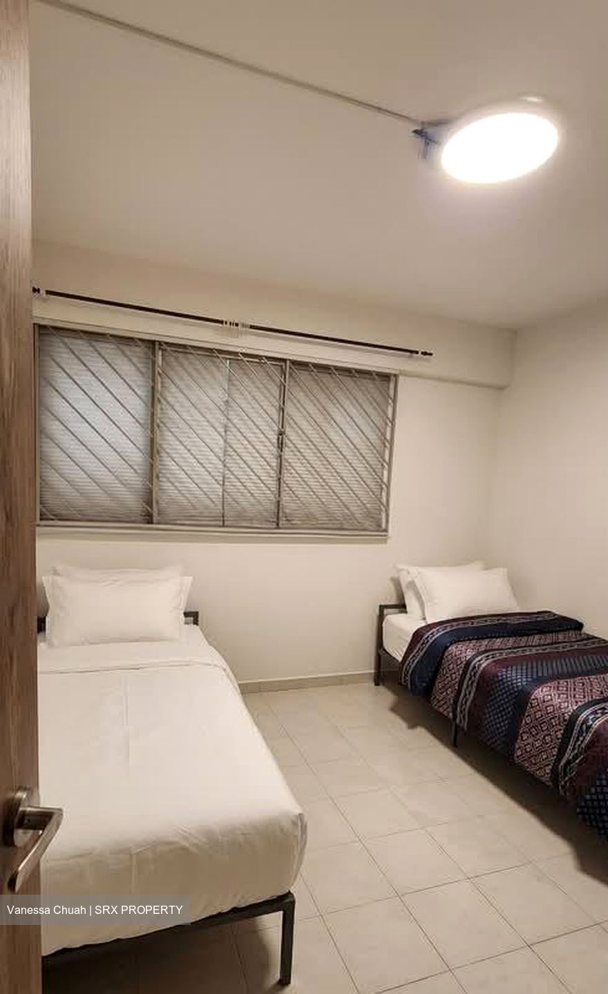 Blk 410 Jurong West Street 42 (Jurong West), HDB Executive #574548351